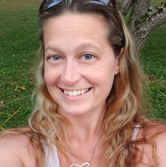 Meet your Posher, Lacey - Picture 1 of 1